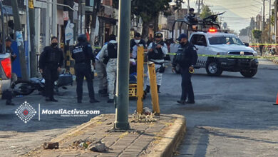 Sujetos atacan a balazos a un joven y dejan abandonada una moto con reporte de robo, en Zamora